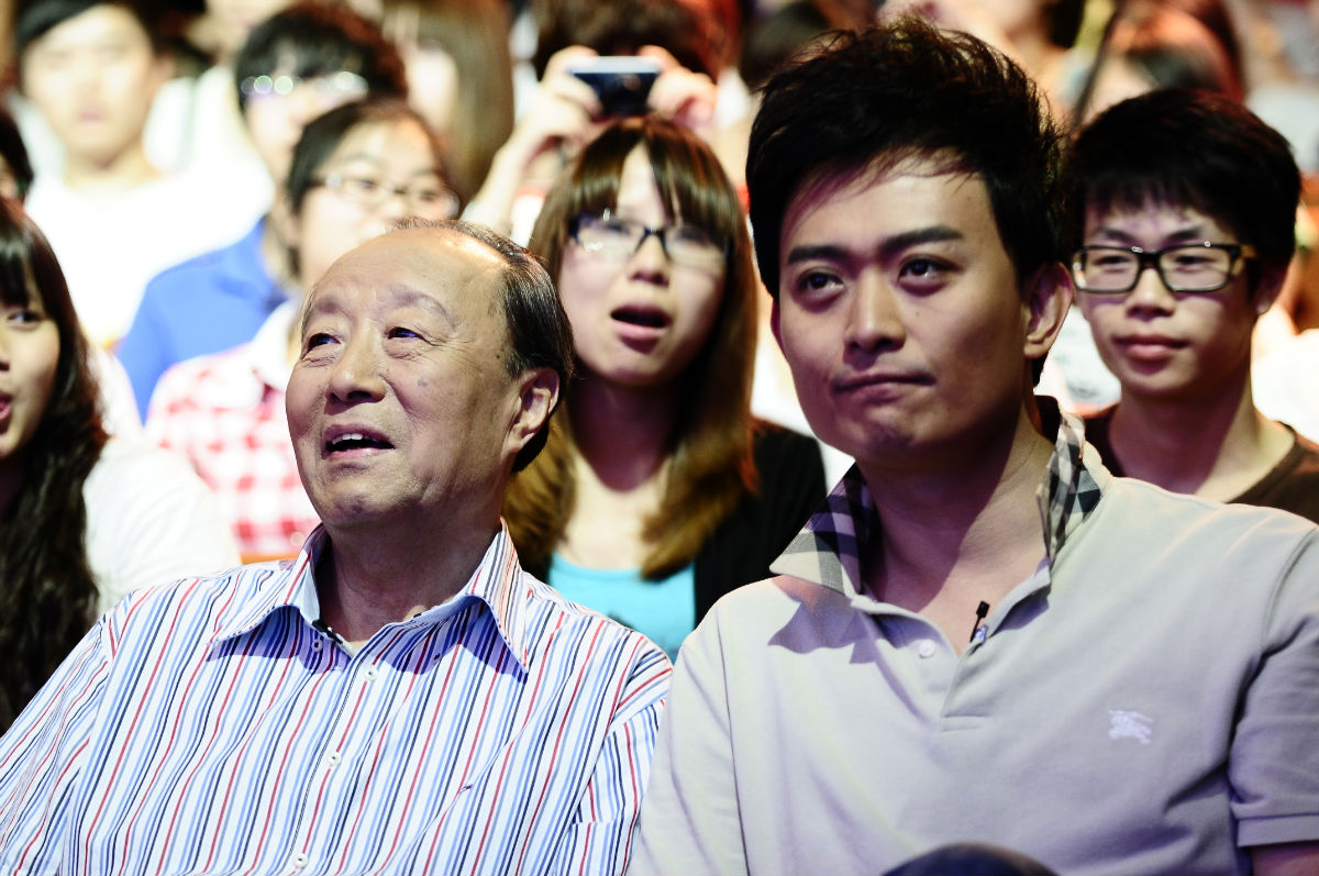 《背后的故事》是 a target="_blank" href="/item/湖南卫视/220836"