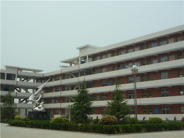  p>威县一中学是一所县办完全中学,始建于1951年,1981年被定为河北省