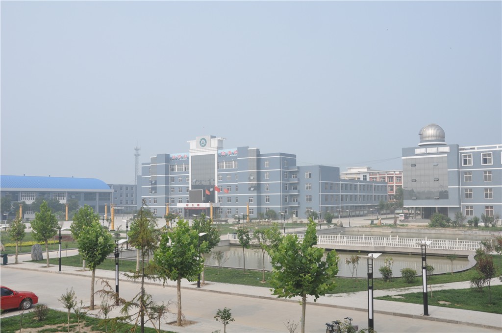  p>威县一中学是一所县办完全中学,始建于1951年,1981年被定为河北省