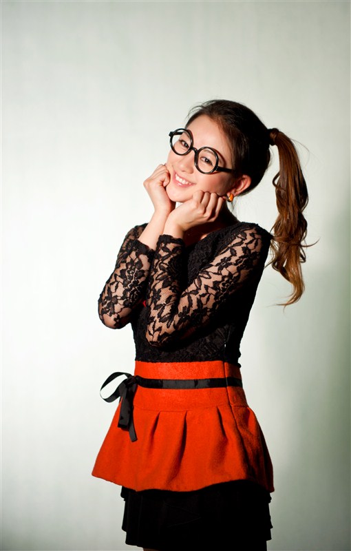  p>吴双(艺名:无双),女.