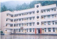 宝兴县灵关中学