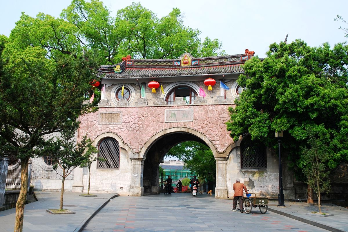 ">武岭门,位于 a target="_blank" href="/item/浙江">浙江 /a>奉化 a