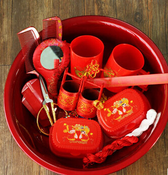  p data-id="gnx631ytrr">结婚用品是举办婚礼及婚后新生活所需用品.