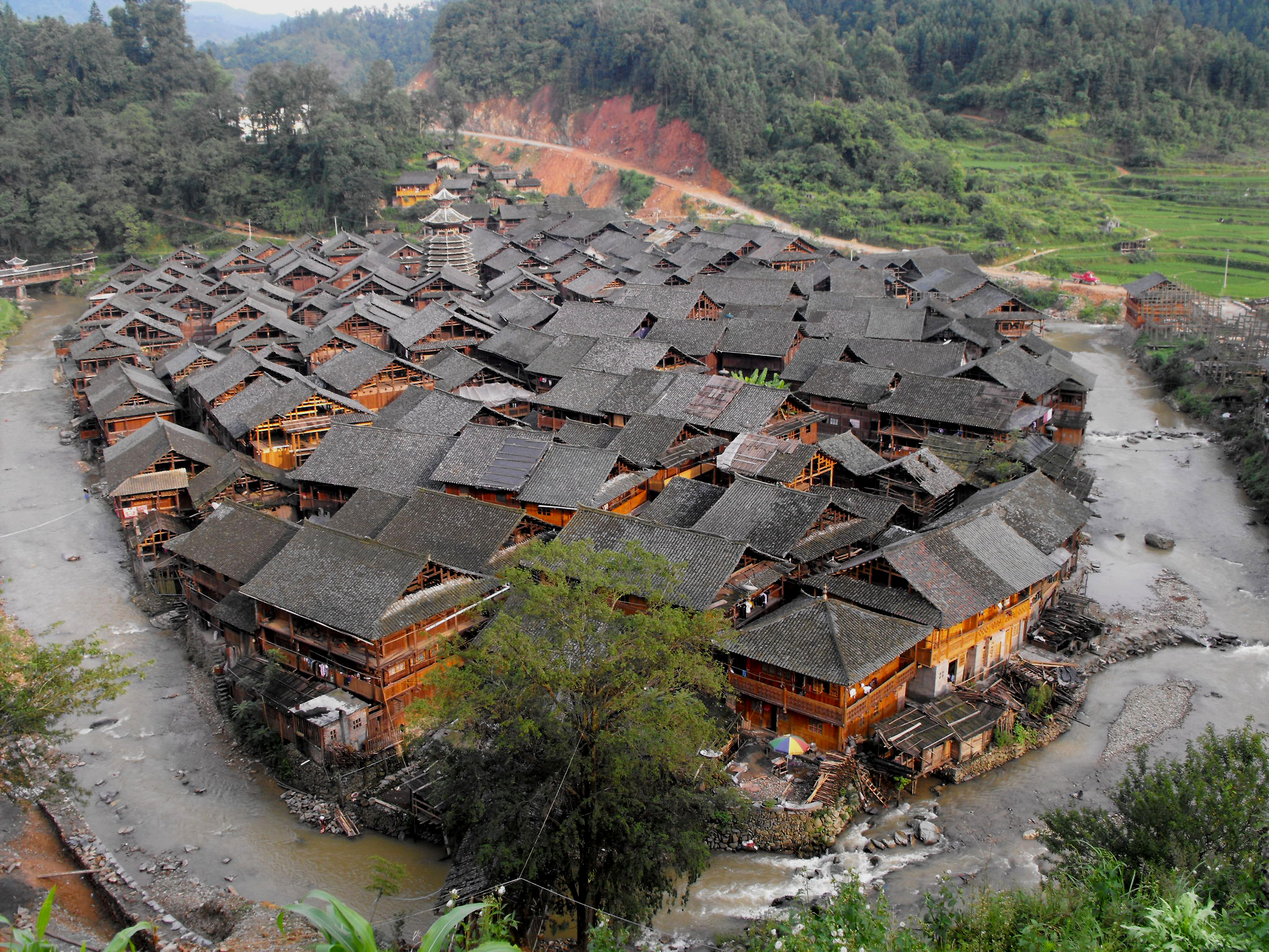  p data-id="gnx9x4f88a">增冲鼓楼位于黔东南州从江县城西北82公里的