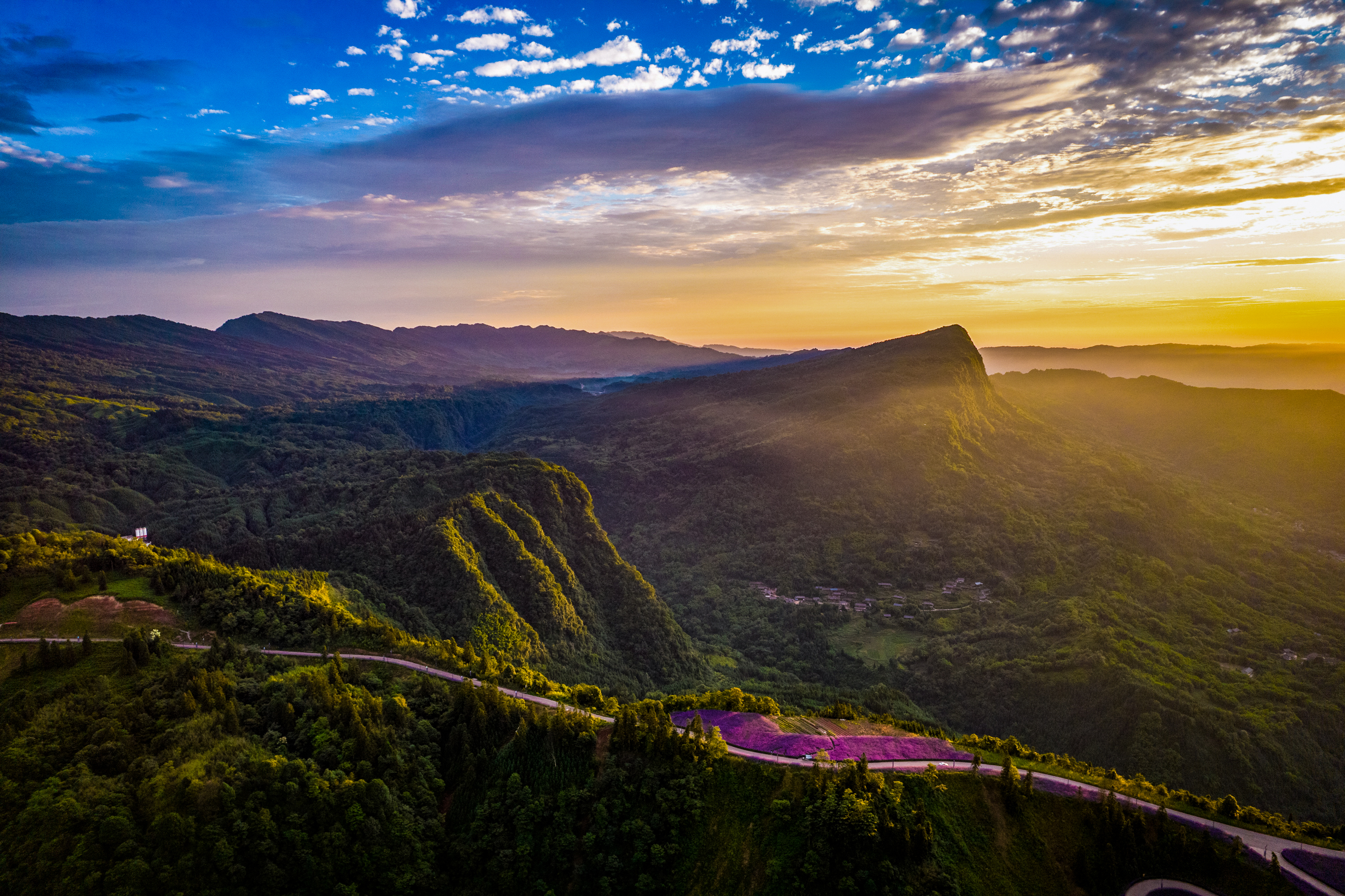 世外乡村·海子山国际生态旅游康养基地