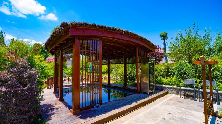  p>九昱汉水温泉旅游度假区位于汉中市勉县温泉镇温泉社区 /p>