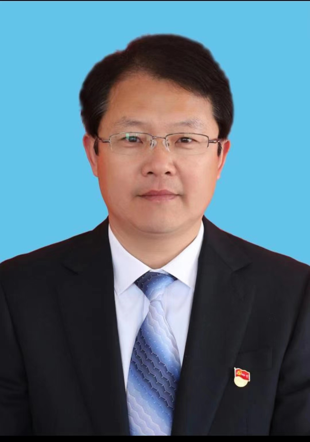 历任备课组长,教研组长,年级主任,教务副主任,教务主任,理科支部书记