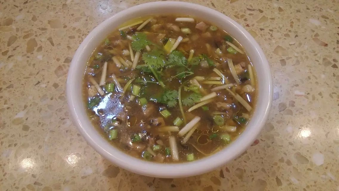  /p> p>相传洛阳小碗汤始于民国中期,是从"厨子菜"演变过来的,由小碗