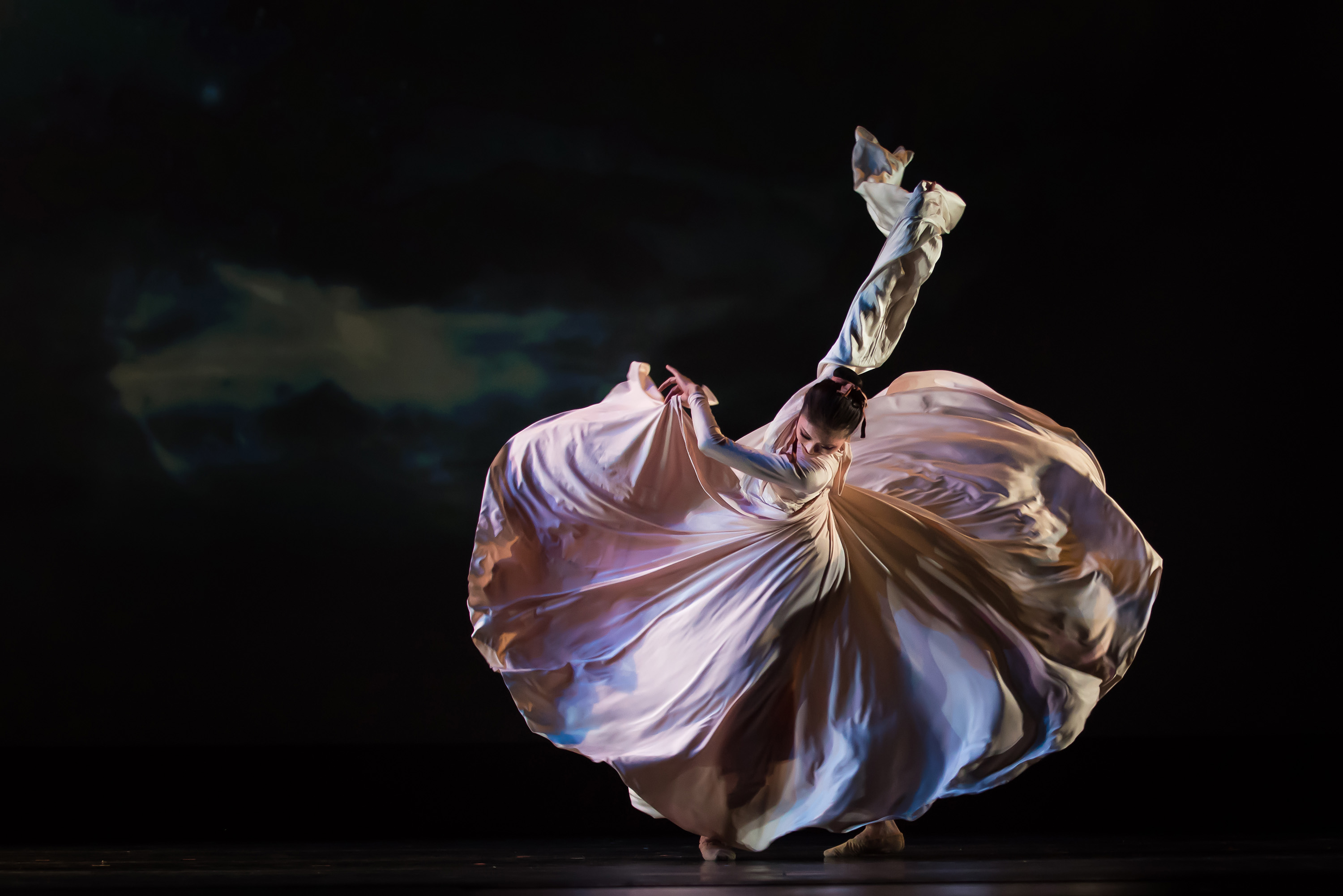 1986年7月29日出生,中国内地舞蹈演员,毕业于北京舞蹈学院古典舞系