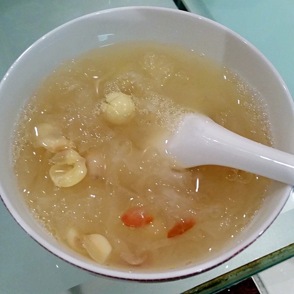 莲子银耳糖羹