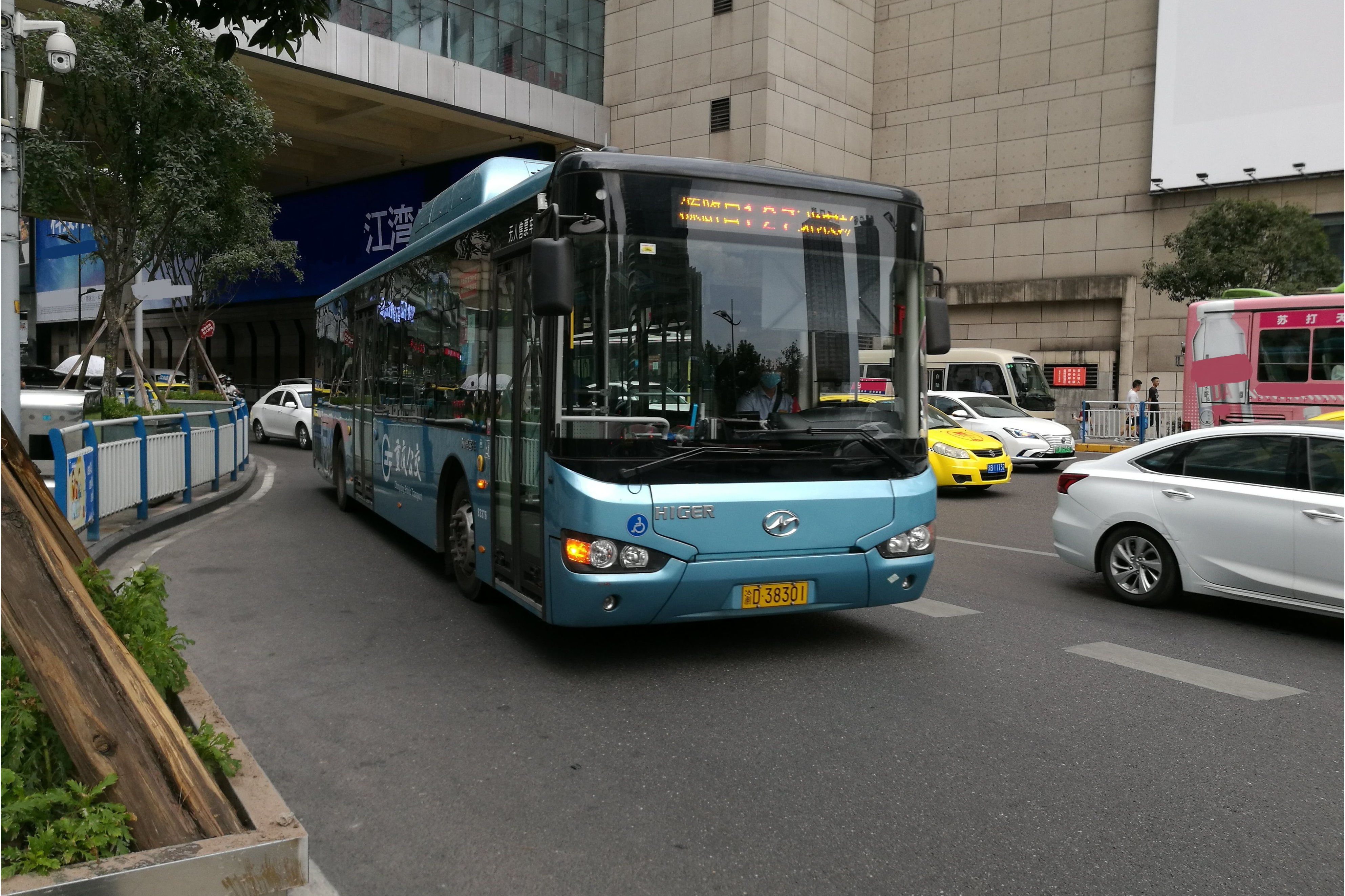 127)是重庆公交系统一条公交线路,隶属于重庆两江公共交通有限公司