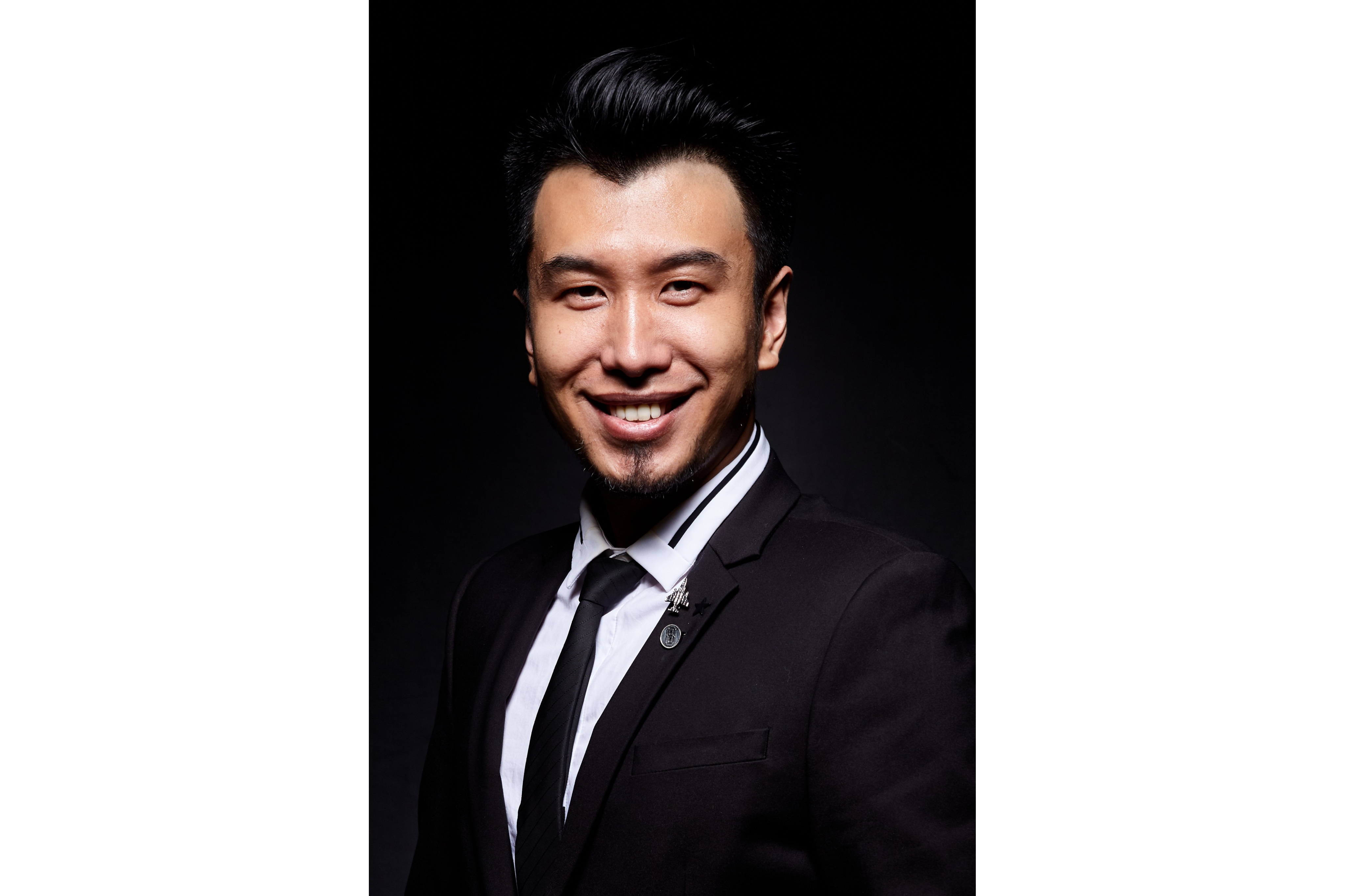 猫爷,男,本名张华,中国时尚界导演