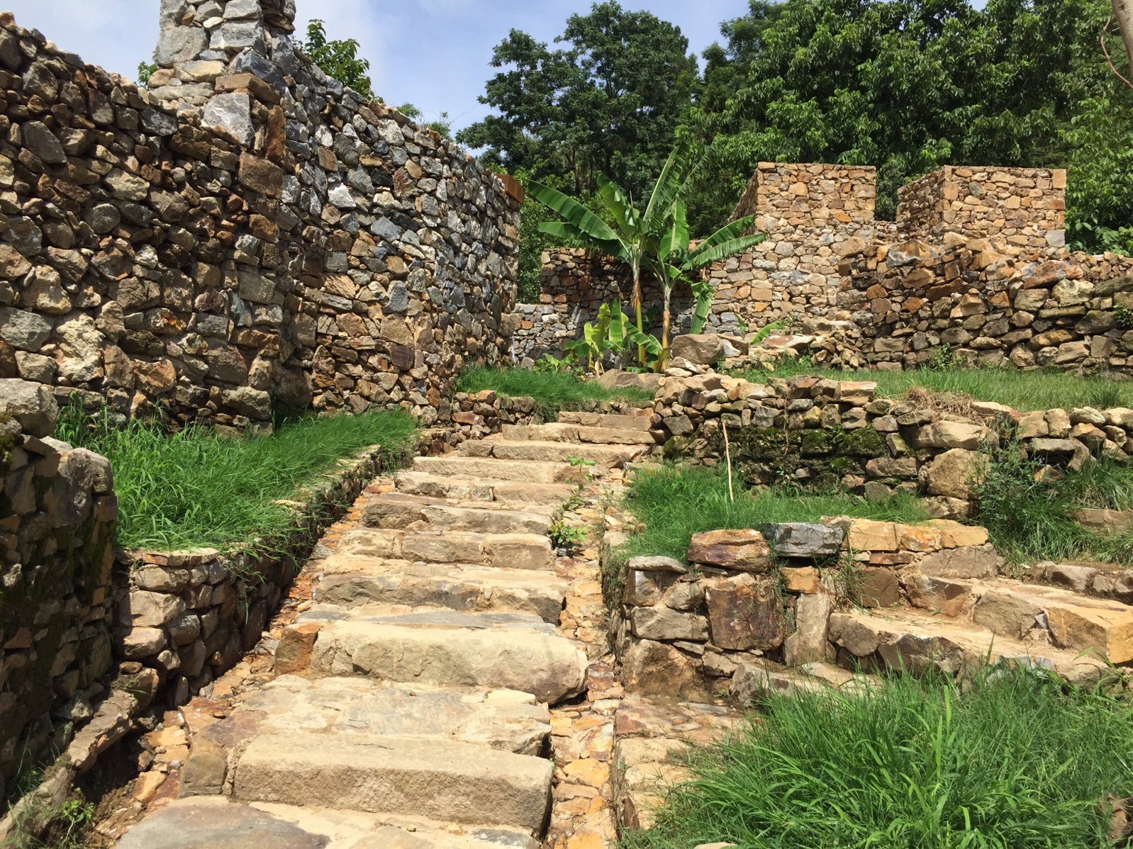  p>石头寨乡,隶属于云南省红河哈尼族彝族自治州红河县,地处 a target