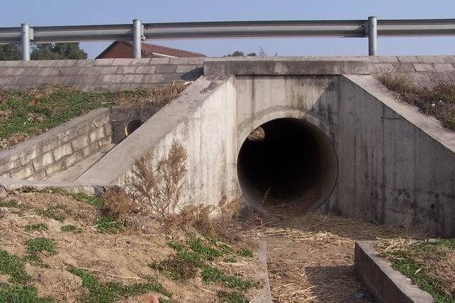  p>圆管涵是 a target="_blank" href="/item/农村公路/1006254" data
