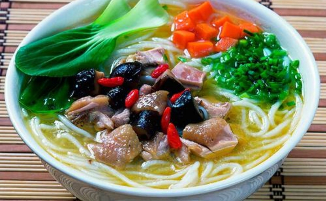 香菇鸡肉酱米线