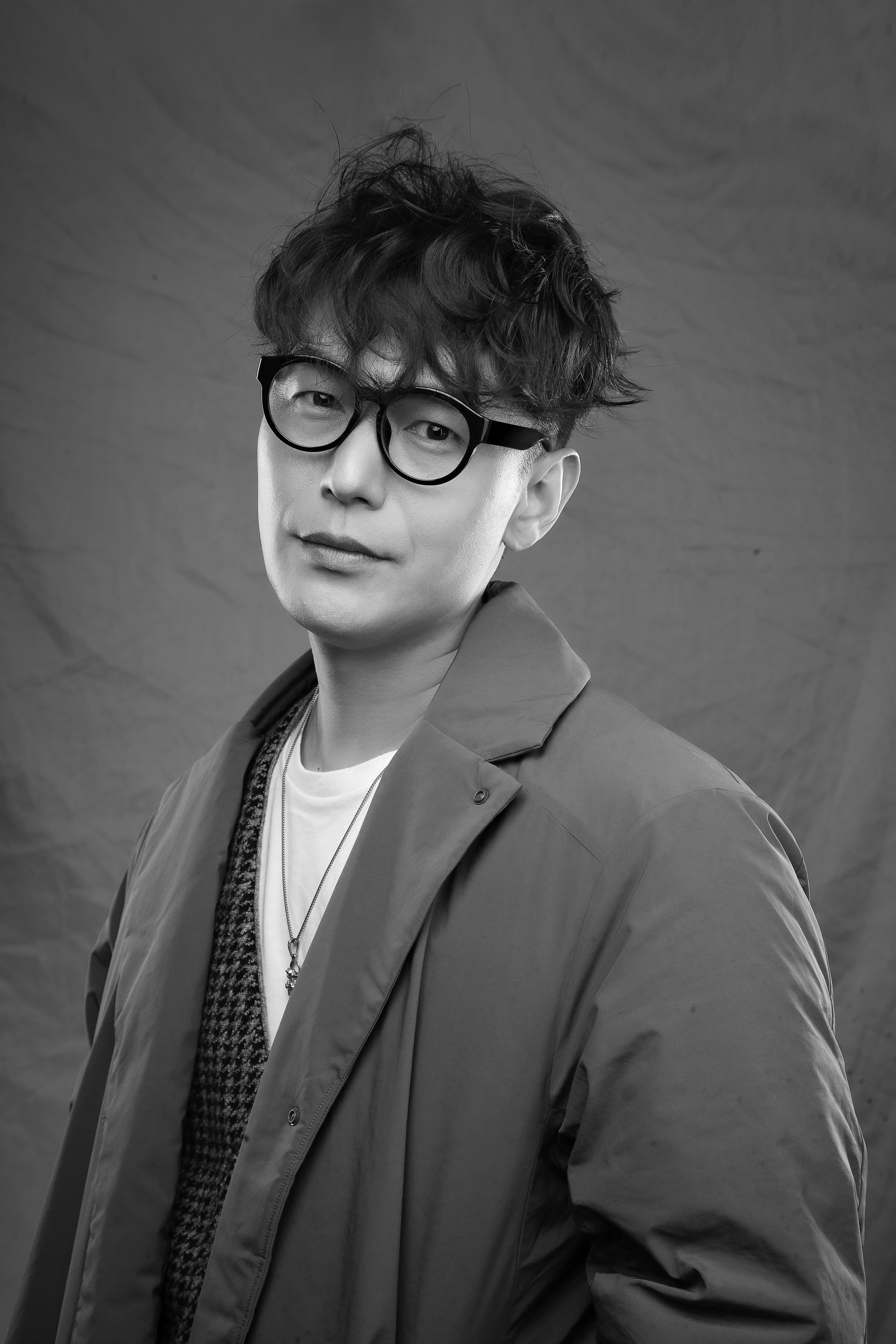 1982年12月5日出生于上海市,毕业于北京电影学院,中国内地男演员