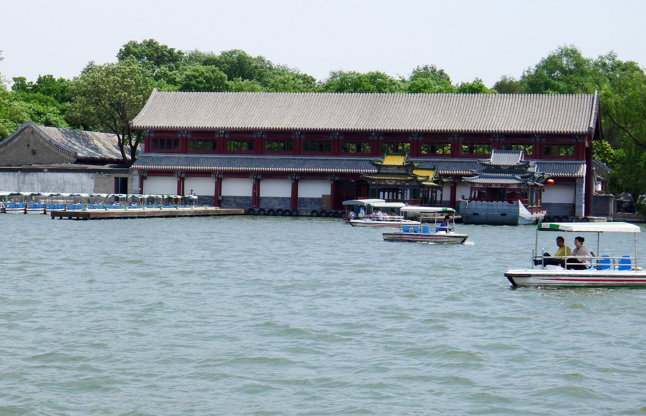  p data-id="gnwgg75jir">西苑三海,位于北京皇城之西,由北海,中海