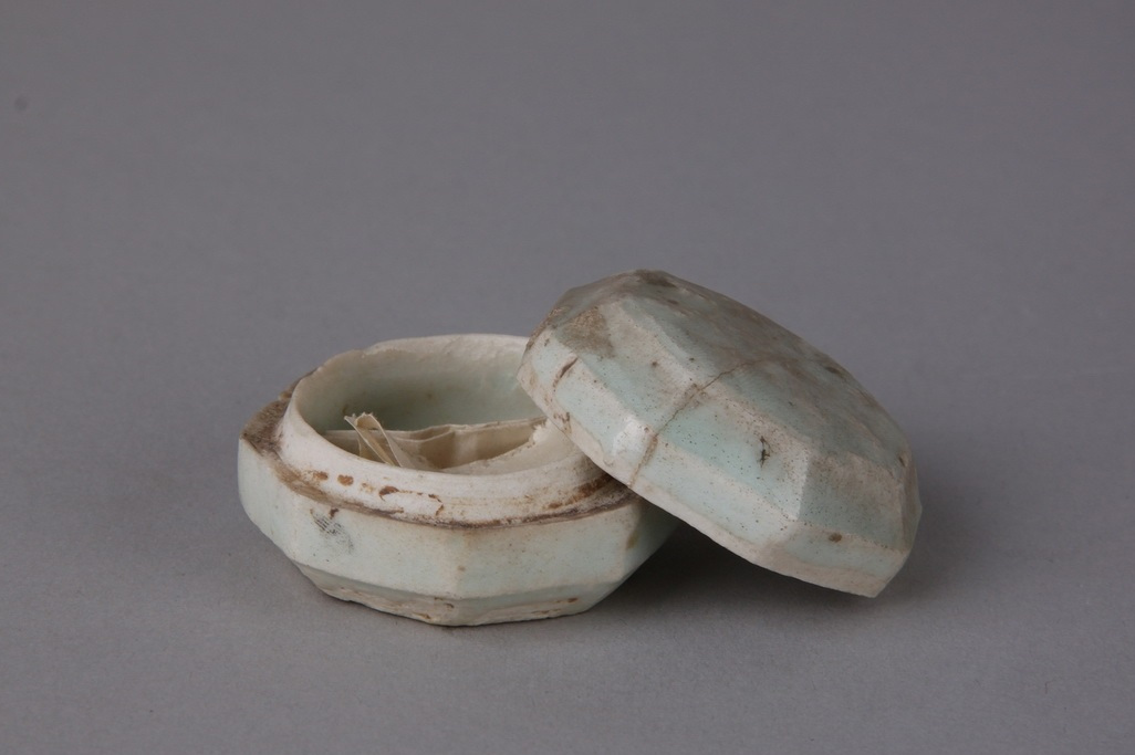 宋景德镇窑影青八角形瓷盒