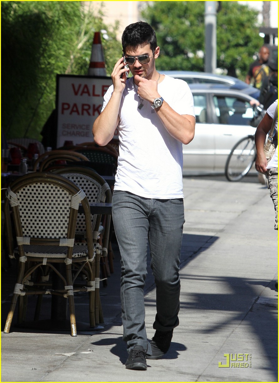  p>乔·乔纳斯(joe jonas),1989年8月15日生于美国亚利桑那州