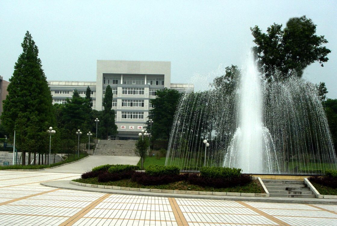  p>四川省大竹中学(sichuan dazhu middle school),1978年被确定为