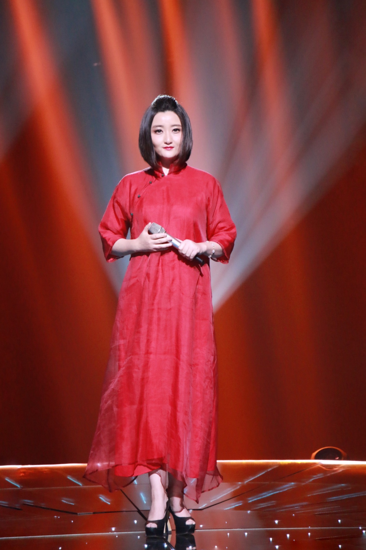  p>云菲菲,1985年2月11日出生于安徽淮南,中国内地女歌手.