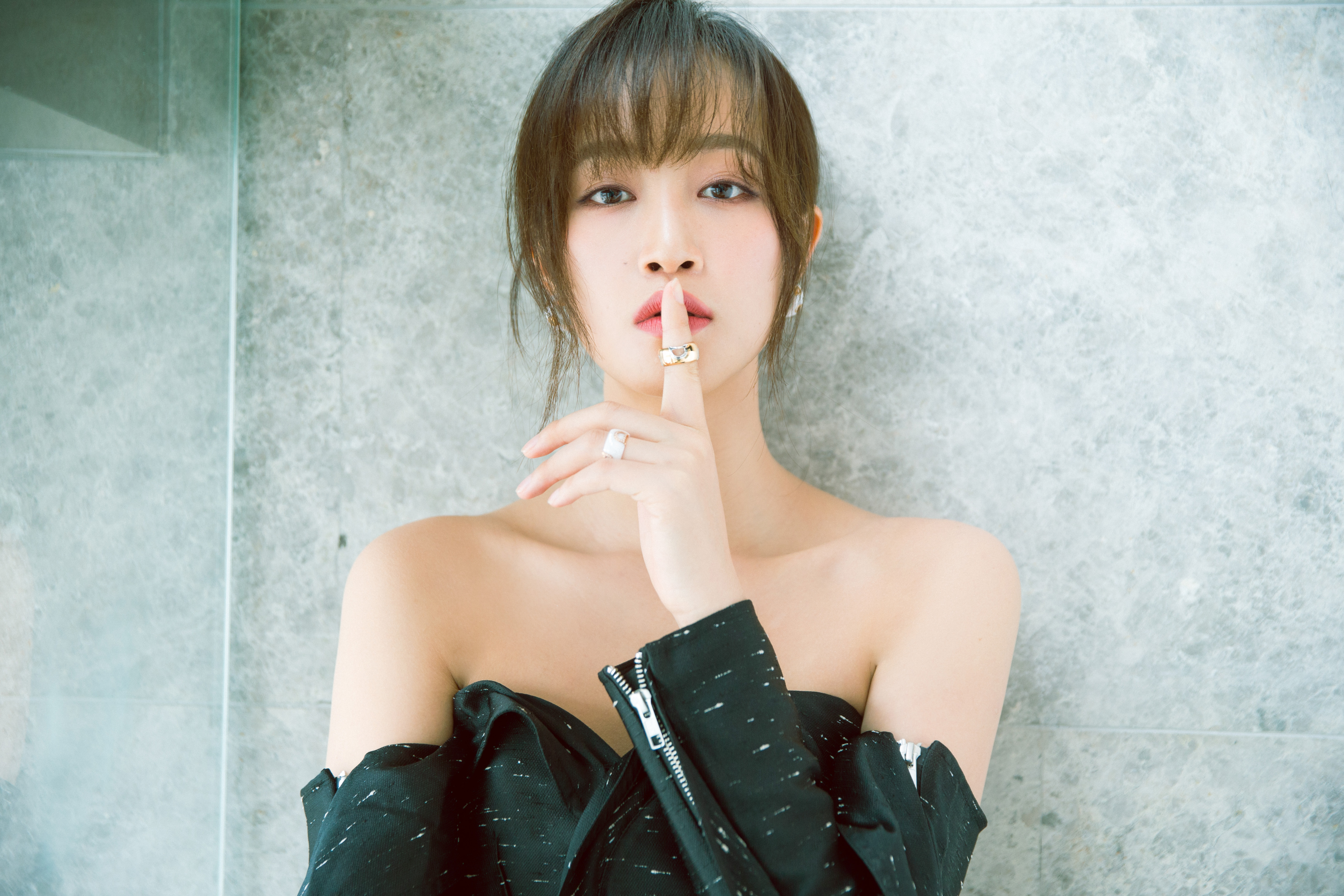 毕业于中央戏剧学院08级表演系本科班,中国内地影视女演员