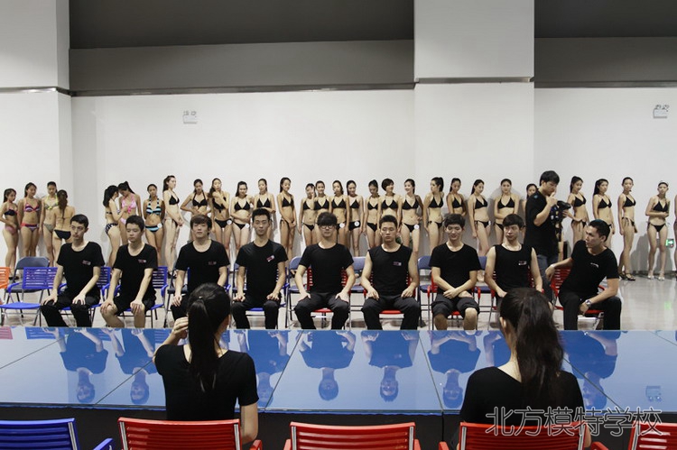  p>辽宁北方模特职业培训学校源于1993年成立的第一家专业模特机构