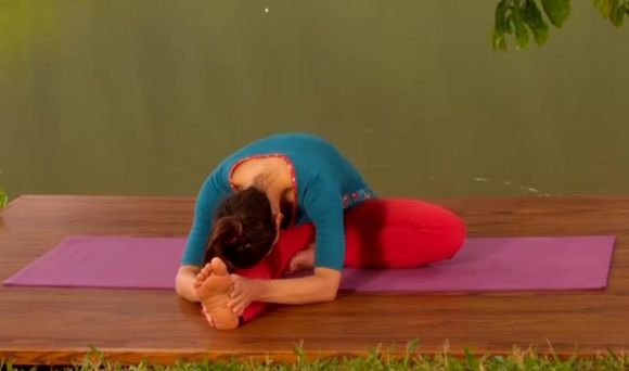 单腿交换伸展式