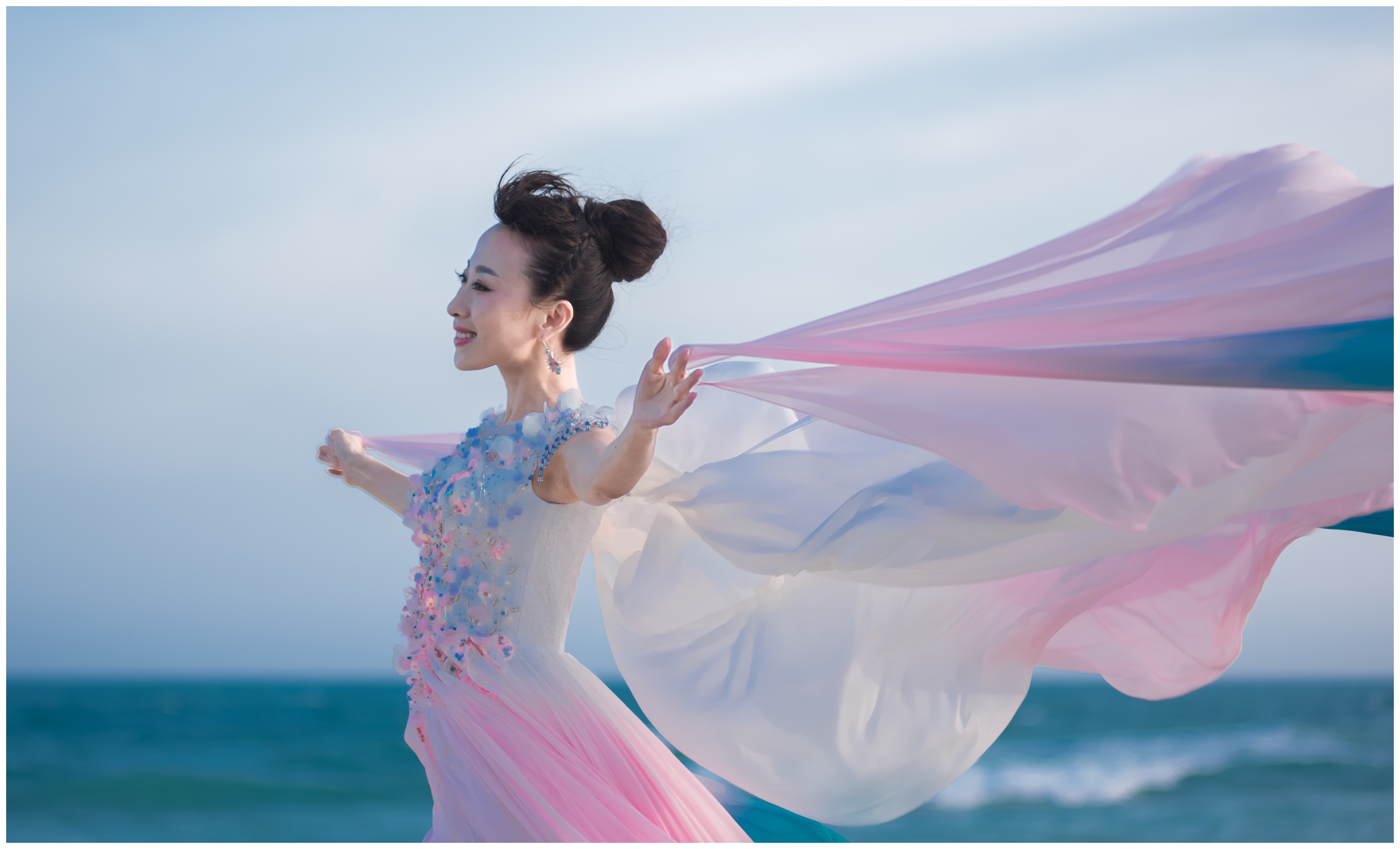  p>韩旭,中国内地女歌手,乐坛新民歌代表人物之一.