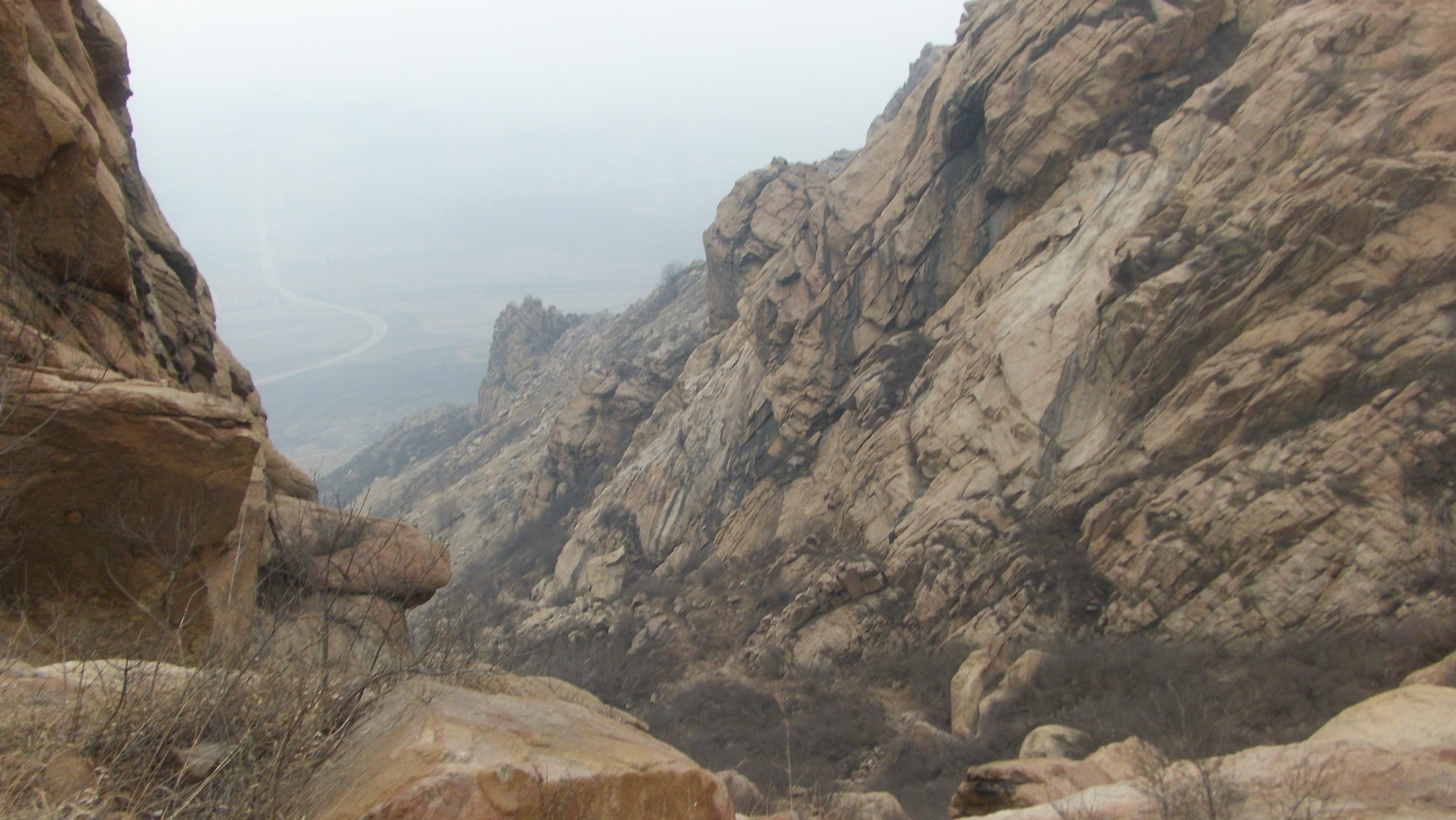 嘉山为曲阳之门户,属战略要地.相传此山