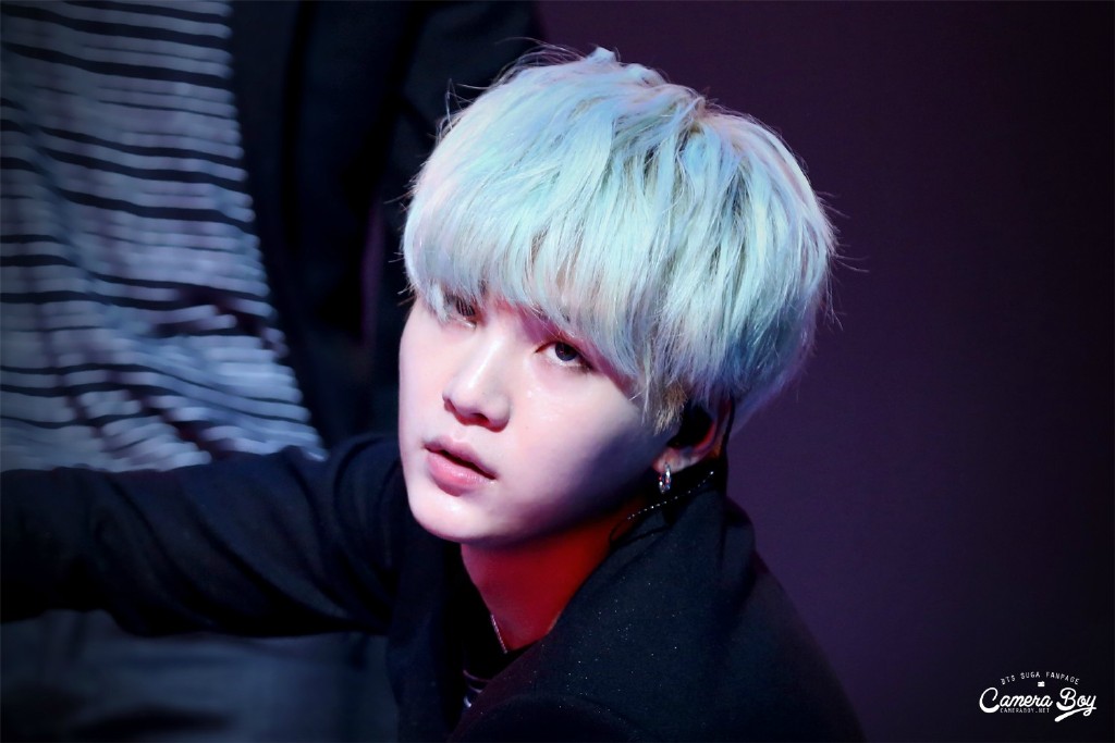 艺名suga,1993年3月9日出生于韩国大邱广域市,韩国流行乐男歌手,男子