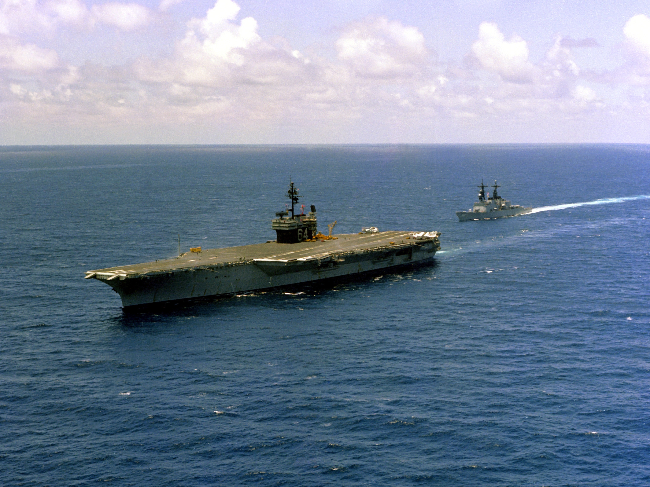 美国"小鹰"级航空母舰