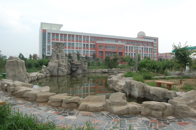  p>灵丘一中始建于1951年,是 a href="#" data-lemmaid="184224">灵丘