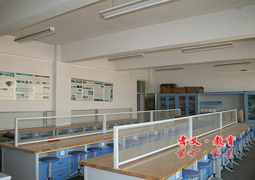  p>孝义市第三中学,简称孝义三中,是一所14轨制公办普通高级中学校.