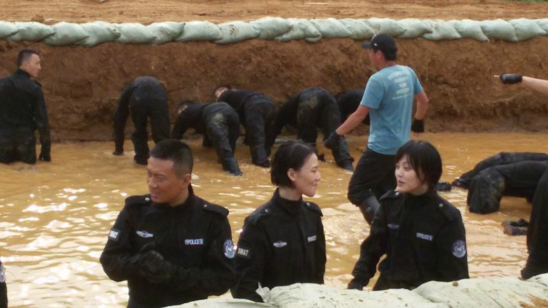  p>《特警力量》是由公安部定制,南京军区政治部电视剧艺术中心,江苏