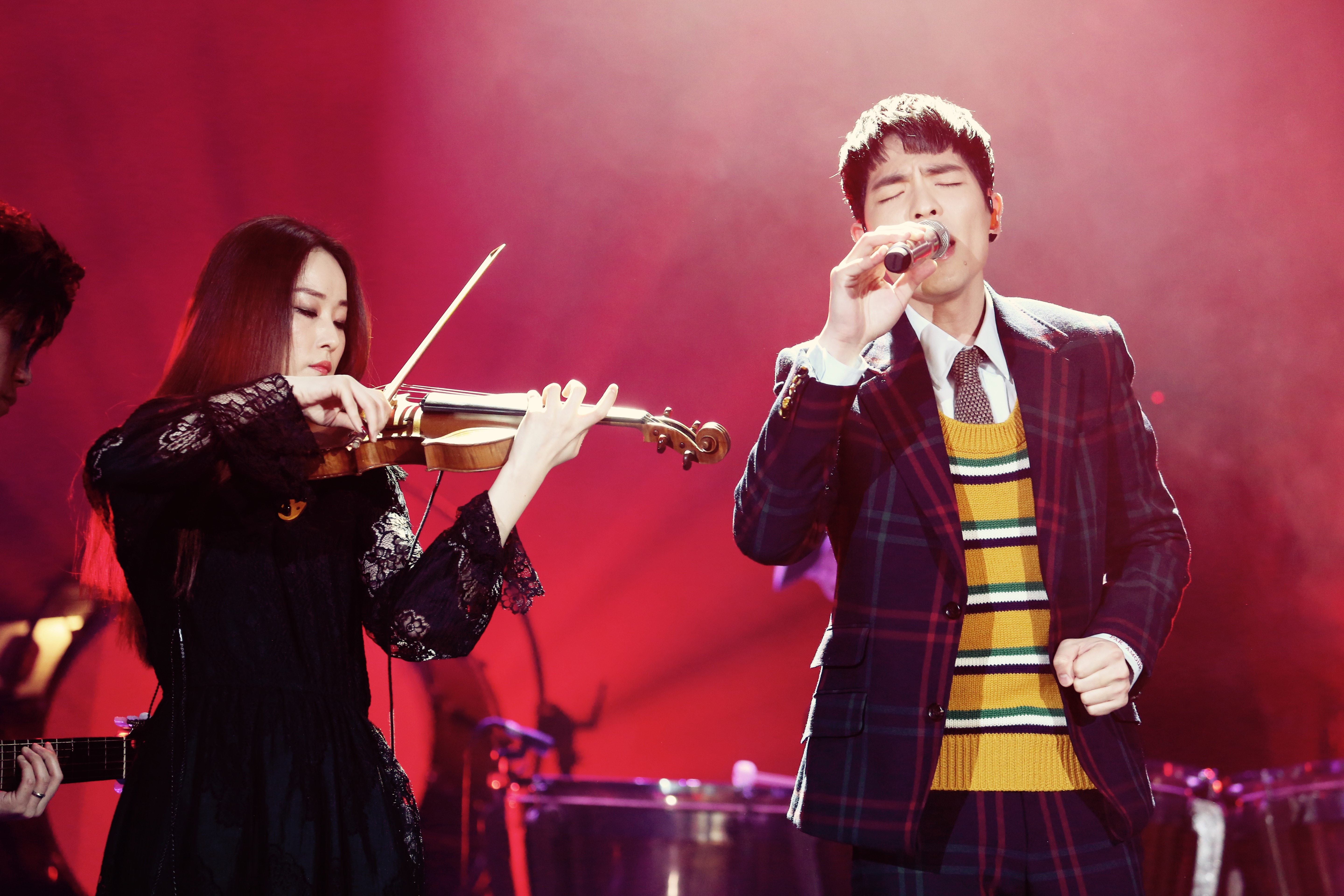  p>简宁,女,中国国籍,小提琴演奏家,演员,现担任靳海音  弦乐团小提琴