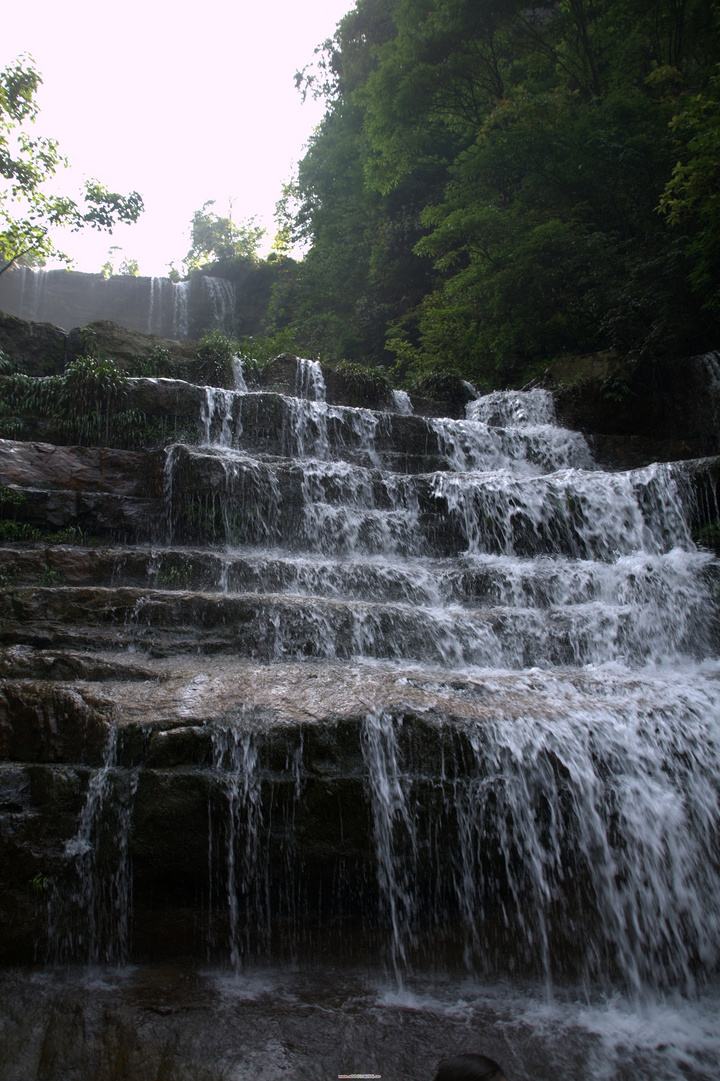  p>大关 a href="#">黄连河瀑布 /a>群距昭通市大关县城5公里,有专线