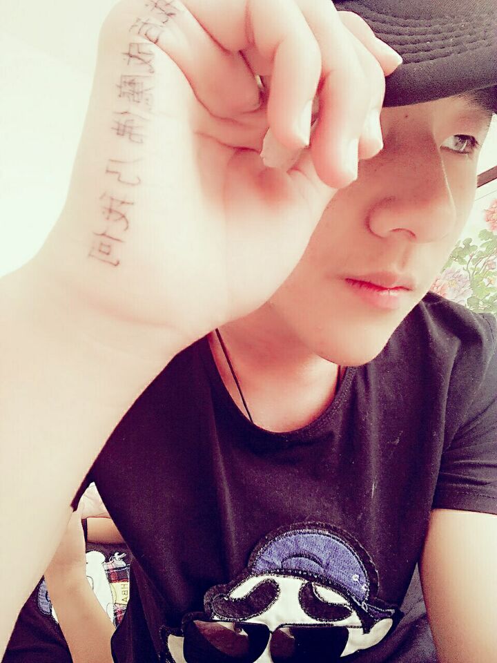  p>《那天我在等风来》由mc颜王词沫演唱完成的一部音乐作品,在网络中