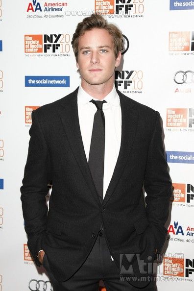  p>艾米·汉莫 i>(armie hammer) /i>,1986年8月28日出生于美国加州