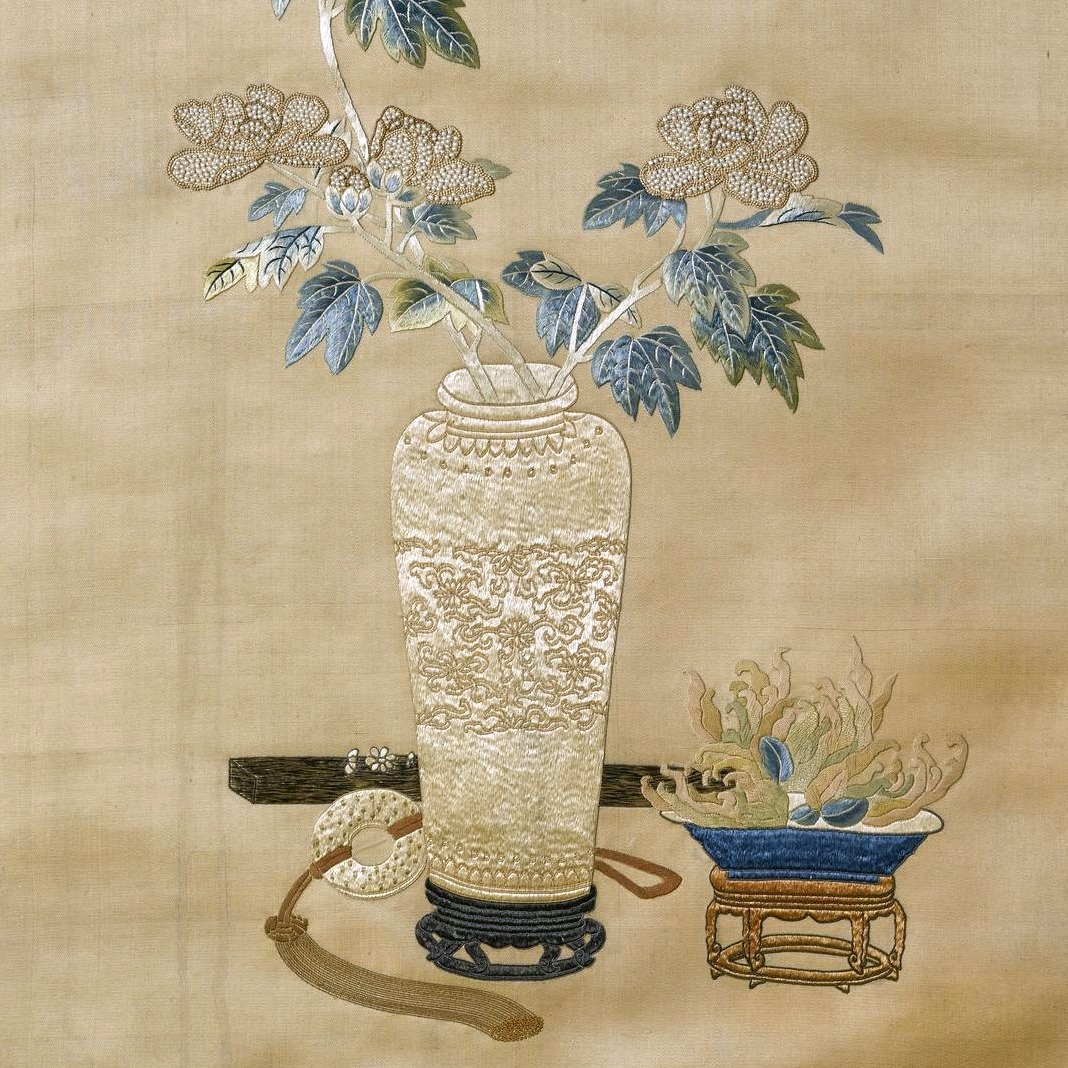  p>清苏绣博古图镜片是一件清代的文物,馆藏于上海博物馆. /p>