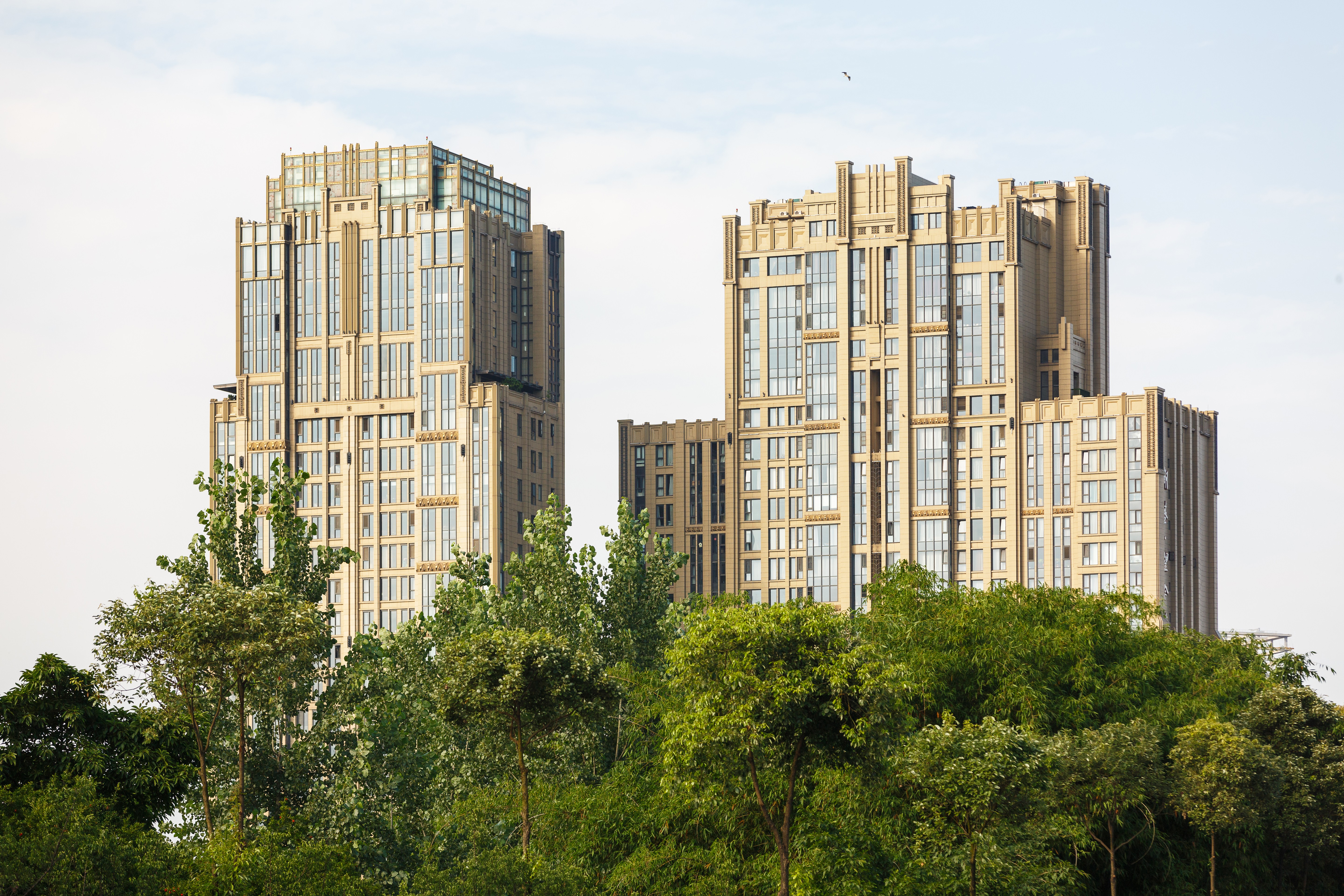 朗基地产集团有限公司