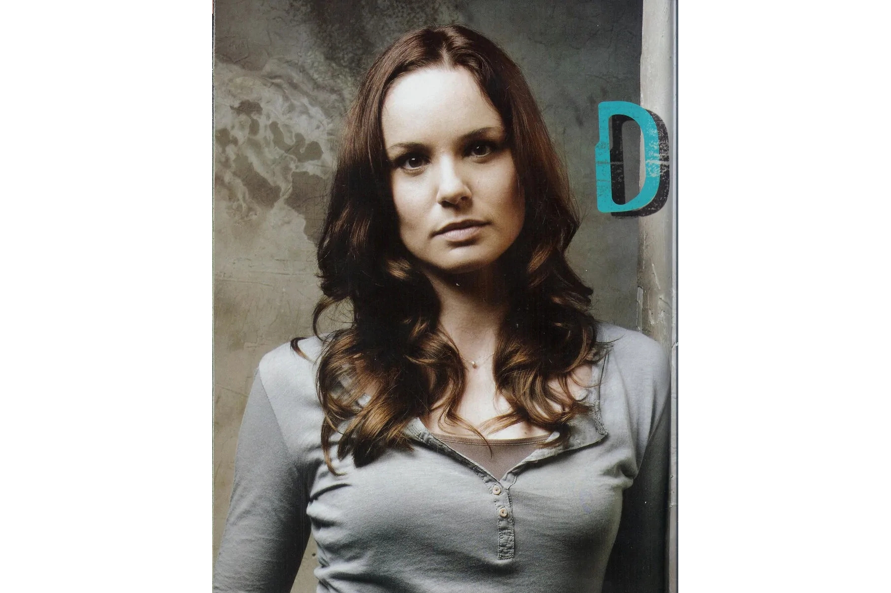 于1977年6月1日的美国演员,作品为《越狱》中饰演sara tancredi医生