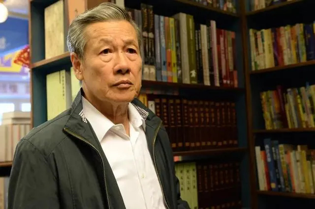 74岁老戏骨重返TVB，曾四演《射雕》，离开因薪水从6万降到5千_百科TA说