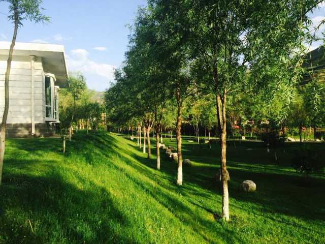 兴建的遮阳山天华度假村,是一家集旅游,旅游产品开发,餐饮,停车,住宿