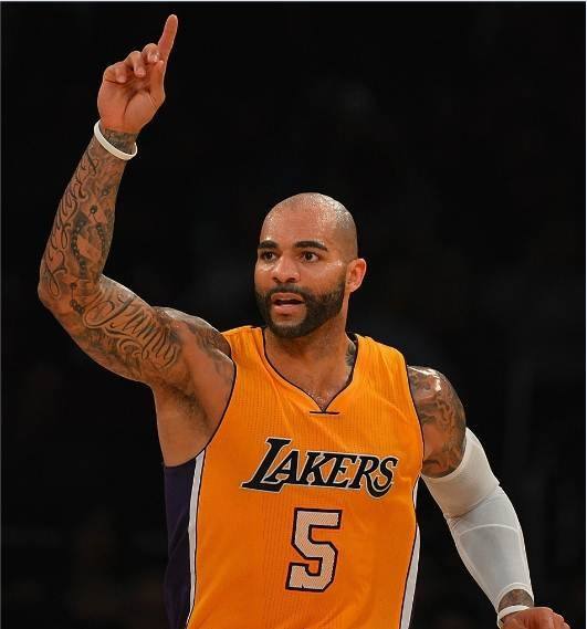 p>卡洛斯·布泽尔(carlos boozer),1981年11月20日出生于德国西德