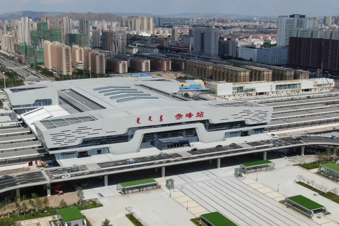  p>赤峰站(chifeng railway station),原名 b>赤峰西站 /b>,位于中国