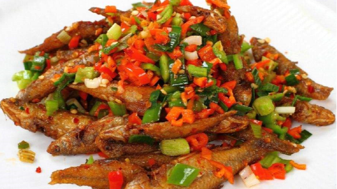  p>干小鱼炒辣椒是 a target="_blank" href="/item/江苏省/320938"