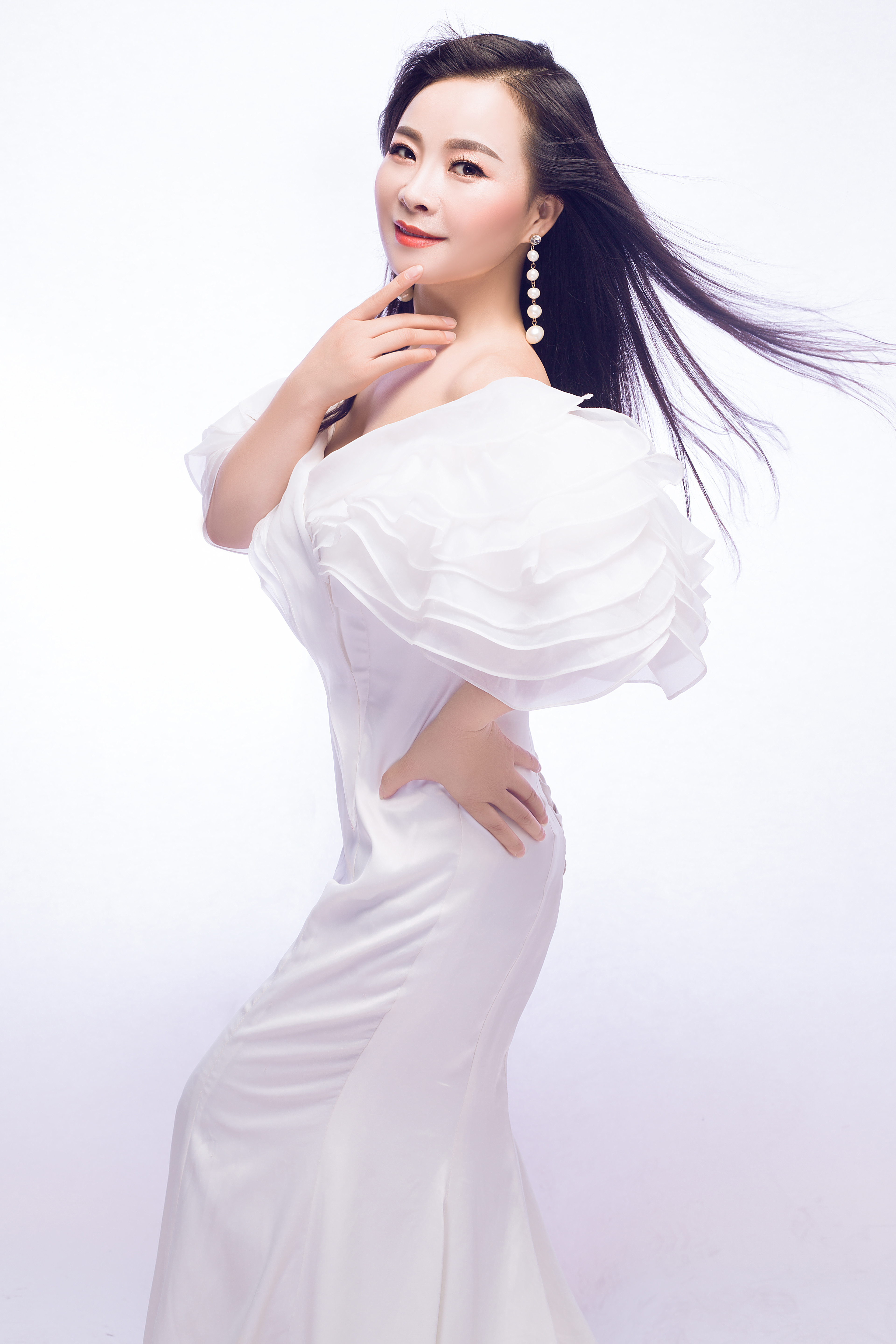  p>段娟,女,著名歌手,出生于陕西中国音乐家协会会员,中国国际新闻