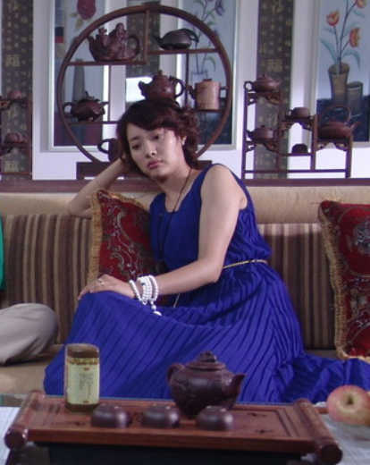 ">郝月是电视剧《 a target="_blank" href="/item/知足常乐/5783887"