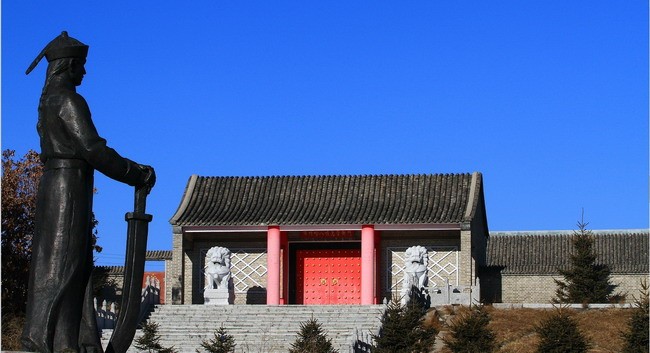 lemmaid="3408979">呼伦贝尔市 /a>莫力达瓦达斡尔族自治旗下辖镇,是
